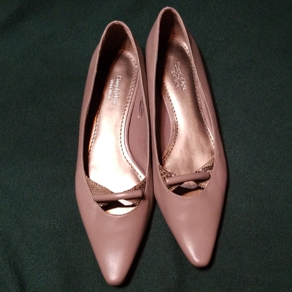 Vera Wang stylish flats